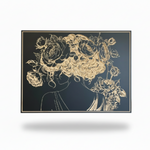 Tableau ROSE – Portrait féminin en gravure sur bois, fond noir – Standard